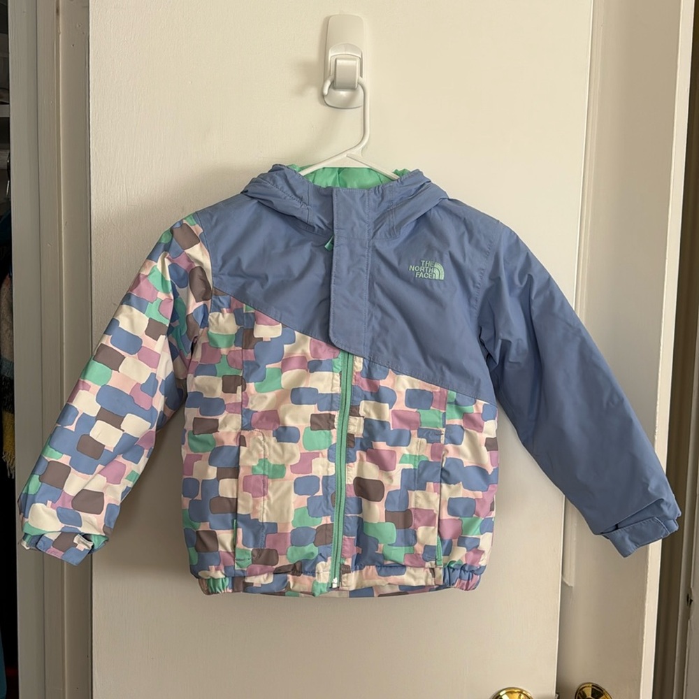 The NorthFace DryVent Windproof and WaterProof padded jacket 5T